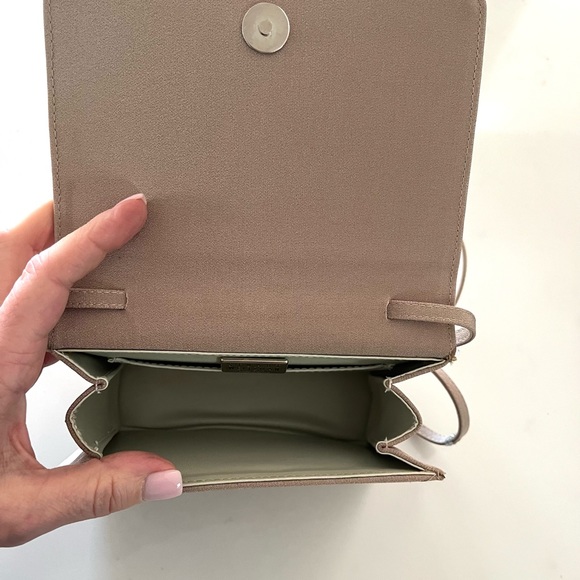 STUART WEITZMAN•taupe evening crossbody bag EUC - Picture 4 of 10